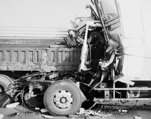 大巴货车相撞致6死 2019年发生车祸一般如何处理？ 婚姻家庭 第1张