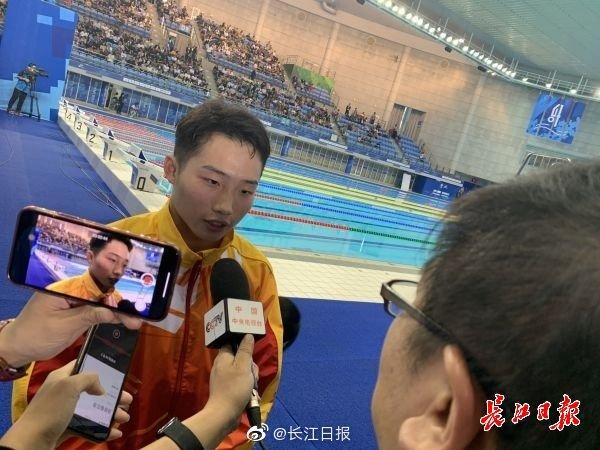 跳水时隔12年重返军运会，中国“梦之队”首日包揽三金