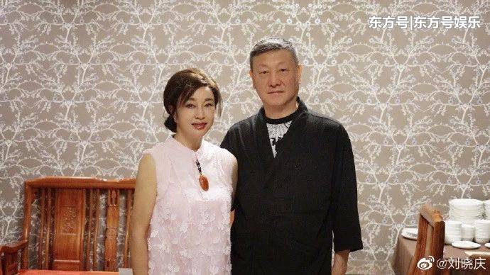 66岁刘晓庆蒙古包内会友，与光头男拼酒喝到眼神迷离，酒量超大 婚姻家庭 第8张