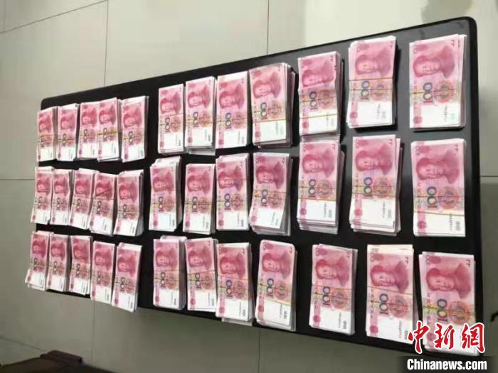 重庆警方破获特大出售假币案 清点假钞耗时半天